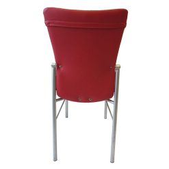 kırmızı ahşap döşemeli sandalye