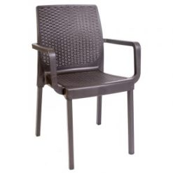 kahverengi plastik koltuk