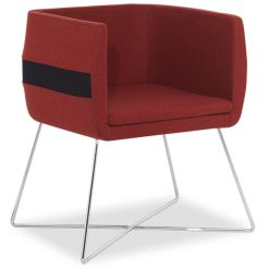 kırmızı döşemeli misafit koltuğu