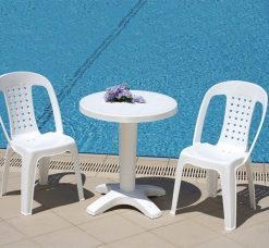 beyaz plastik sandalye