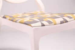 desenli plastik sandalye